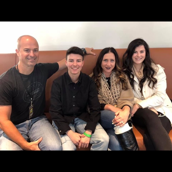 Meet your Posher, Cali - Picture 5 of 6